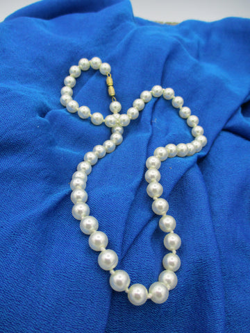 Lovely faux pearl necklace, 8"